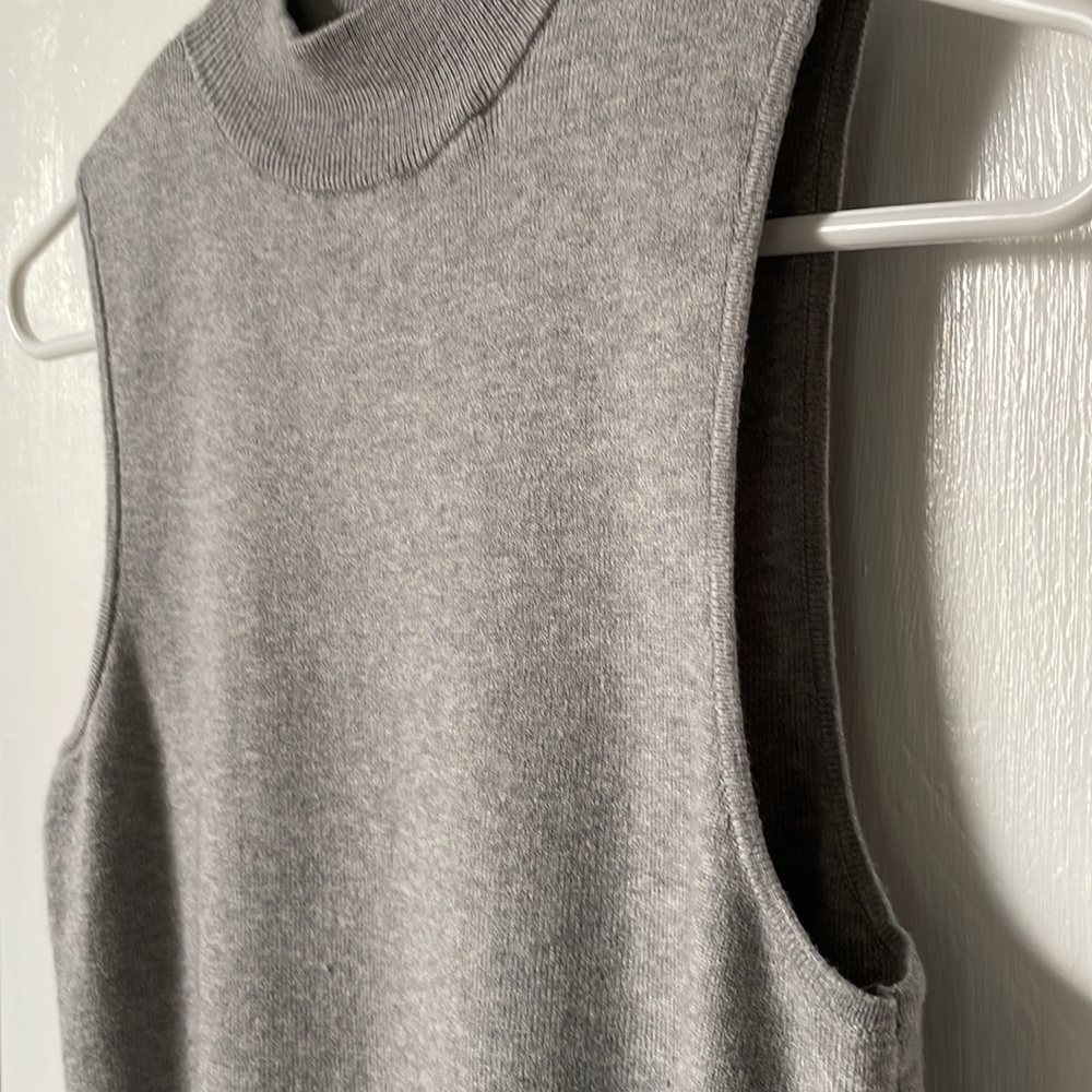 Nine West Mock Turtleneck Sleeveless Top M Gray Tank NEVER WORN Cara Santana